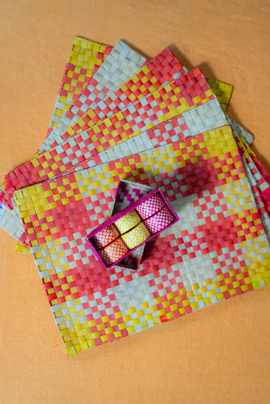 Red Reed Placemats & Napkin Rings - Set of 6 for each - Image 3