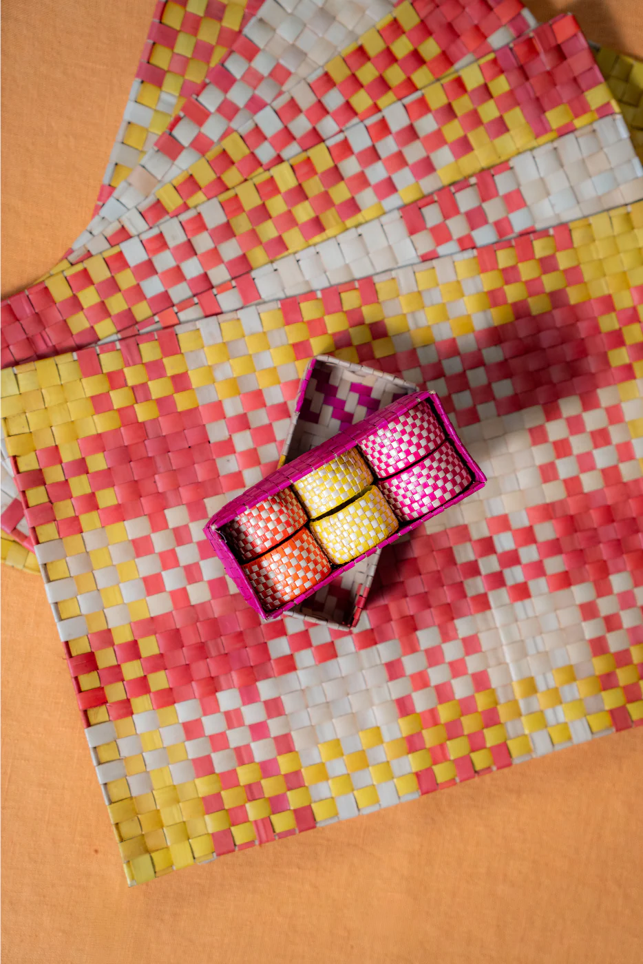 Red Reed Placemats & Napkin Rings - Set of 6 for each - Image 4